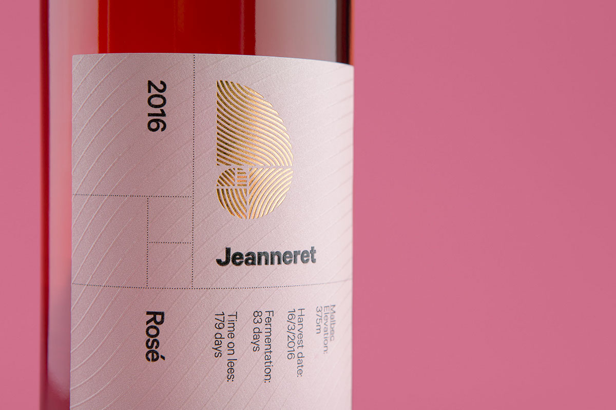瑞士葡萄酒包裝排版設(shè)計