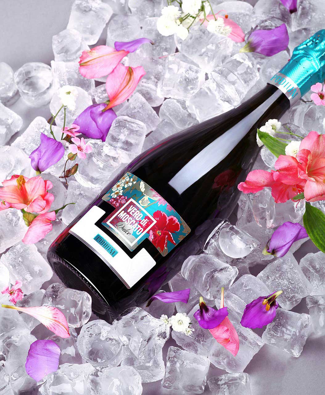 女性葡萄酒創(chuàng)意包裝設(shè)計(jì)