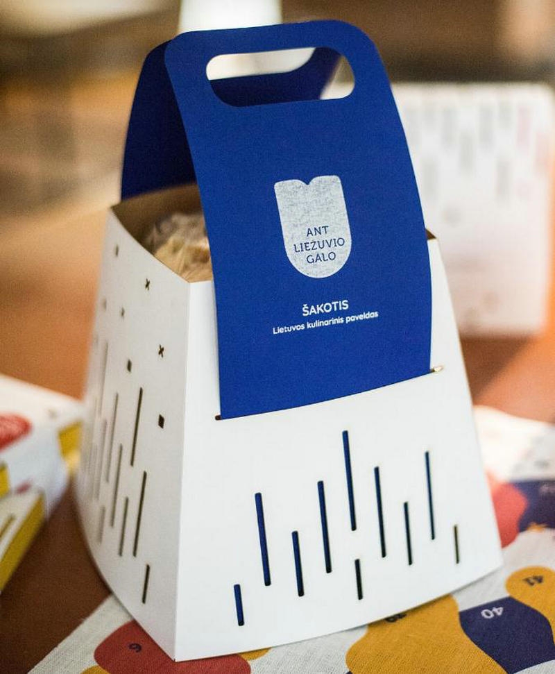 立陶宛民族文化遺產(chǎn)甜點（吐蛋糕，姜餅?zāi)⒐?，餅干，蘋果芝士等）包裝設(shè)計